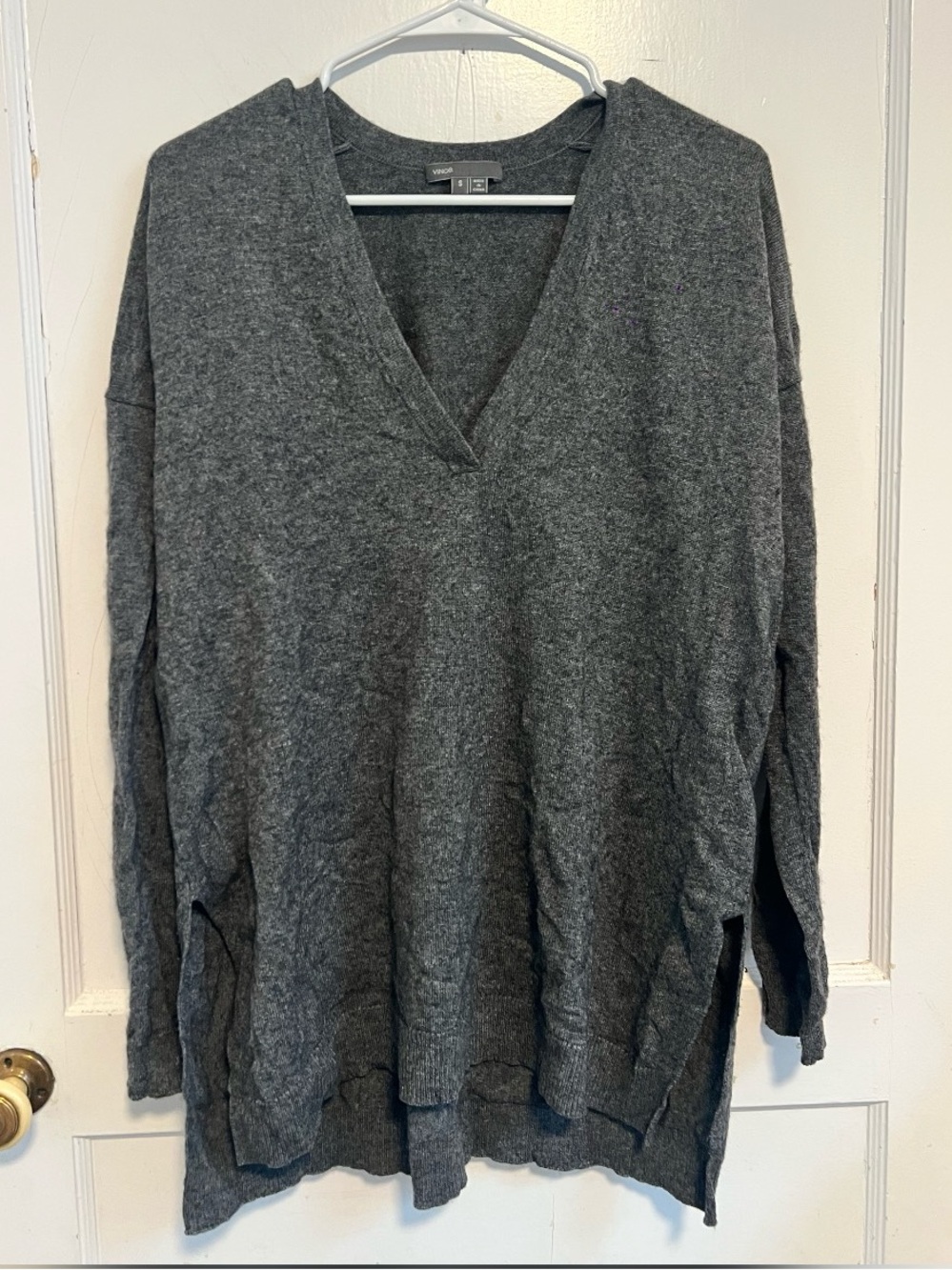 Vince Grey Wool Cashmere
Blend
V neck Tunic Sweater $398 Size
S